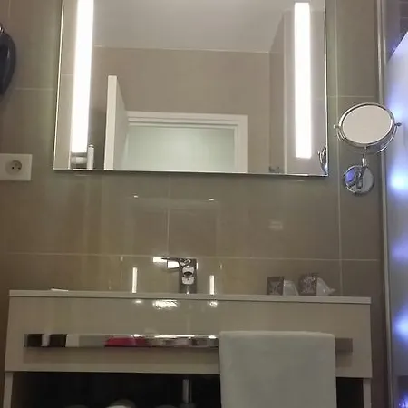 Отель Beausoleil Монтелимар
